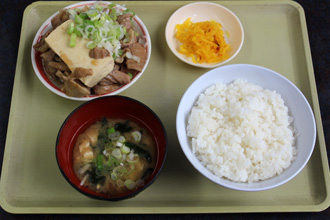 食堂棟1F 中華 麺王 イチ押しメニュー 煮込み定食 600円